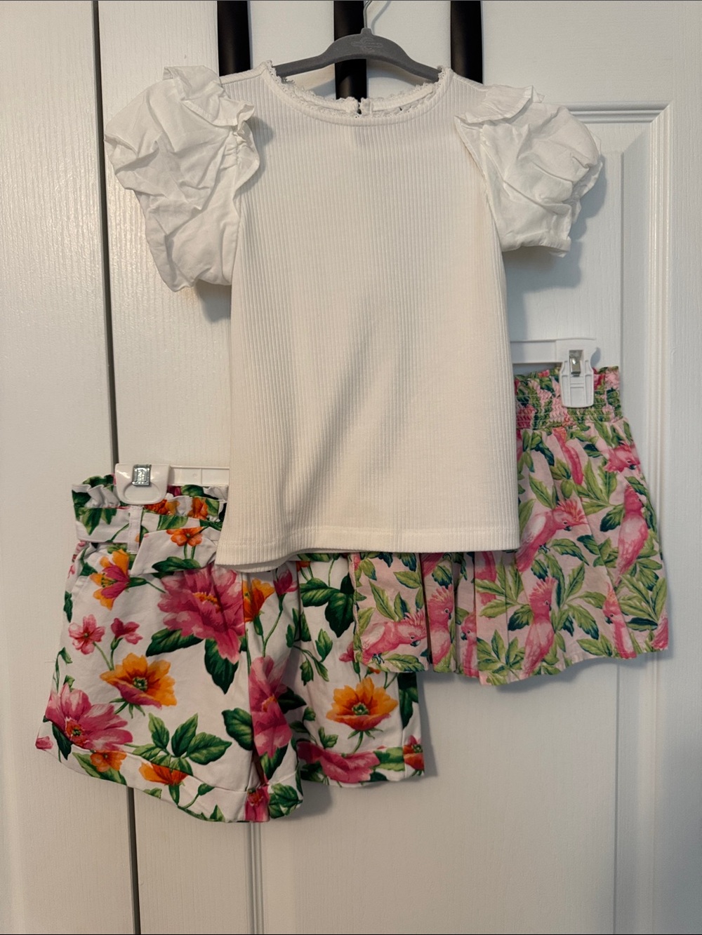 Janie and Jack Girls Size 5 Bundle w/ Ivory Ribbed Top with Lace Trim & 2 Shorts